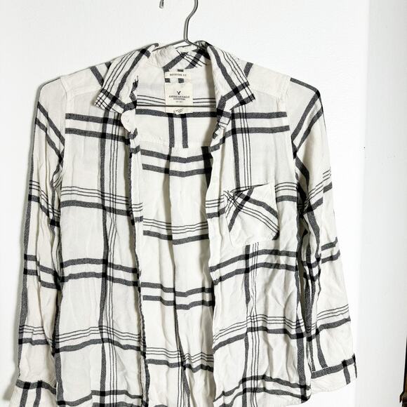 American Eagle Boyfriend Fit White Gray Plaid Shirt sz XS - Picture 3 of 4